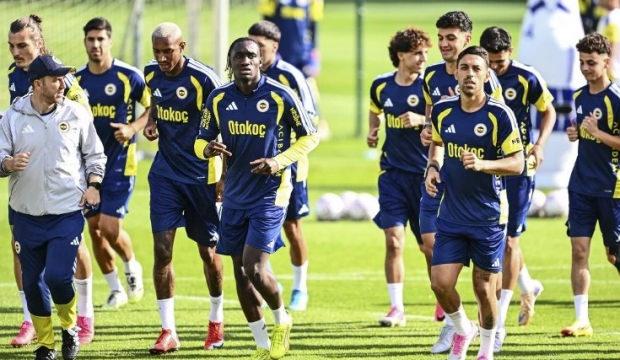 Fenerbah&ccedil;e'de ayrılık a&ccedil;ıklandı! Yıldız oyuncu Premier Lig'e gitti