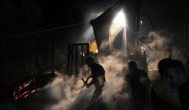Mezarlıkta korkutan yangın! &Ccedil;ok sayıda ekip sevk edildi