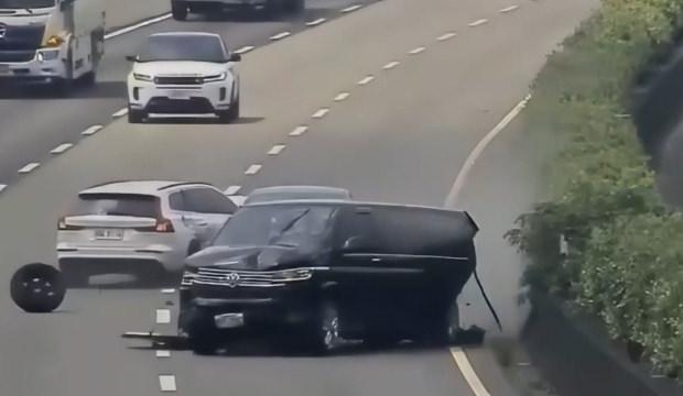 Tayvan&rsquo;da otoyolda zincirleme kaza kamerada: 3 &ouml;l&uuml;, 3 yaralı