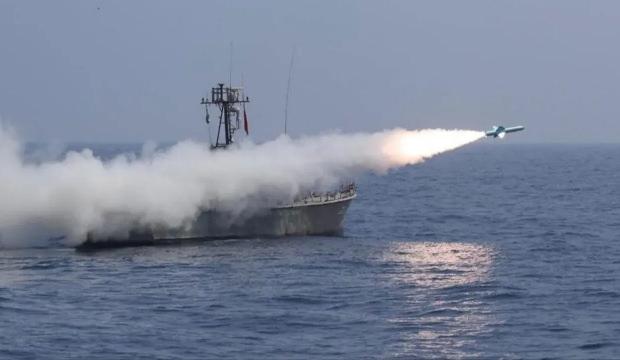 Son dakika... Suudi Arabistan'ın askeri gemisi vuruldu