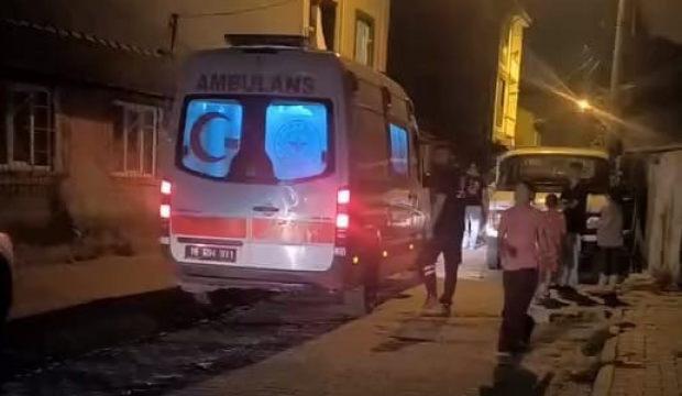 T&uuml;fekten &ccedil;ıkan sa&ccedil;ma baba ve 4 yaşındaki oğluna isabet etti