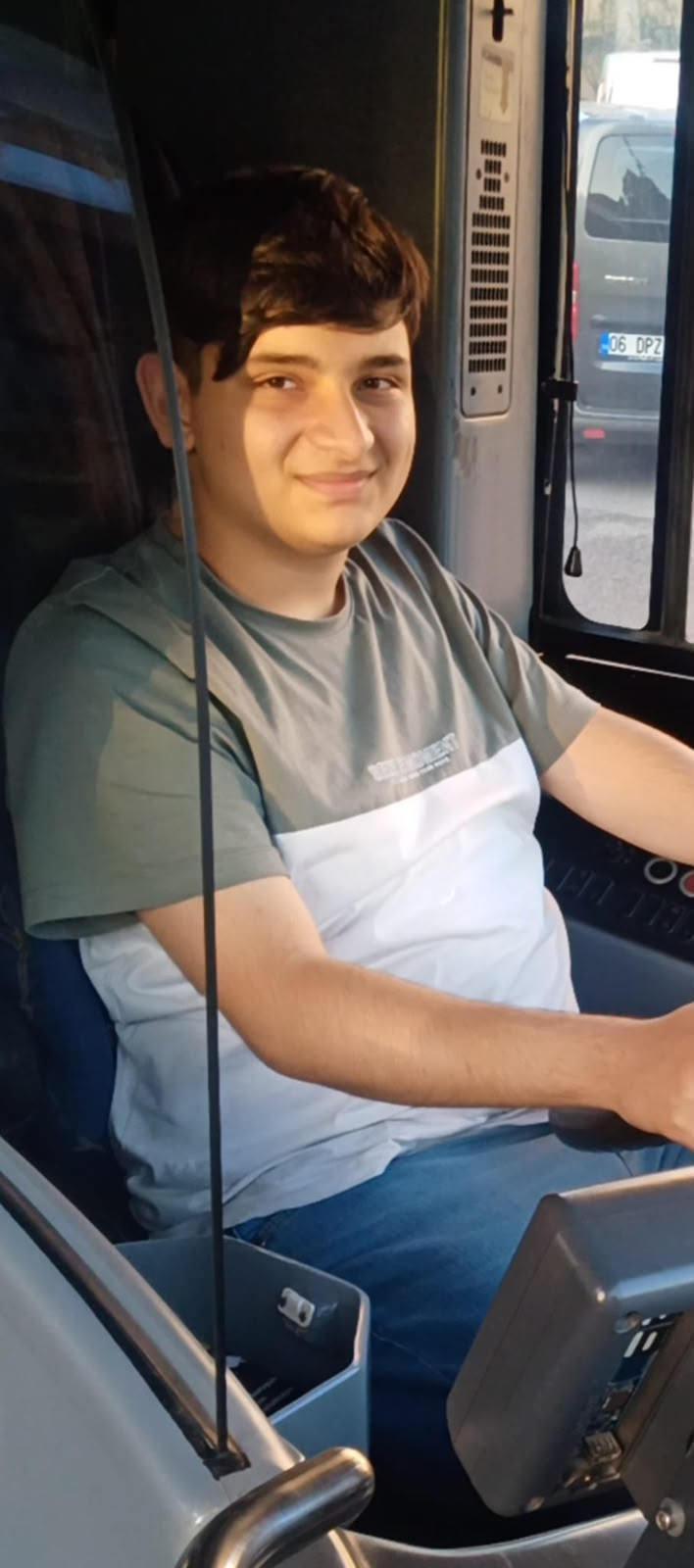 19 yaşındaki Mehmet'ten 3 gündür haber alınamıyor.