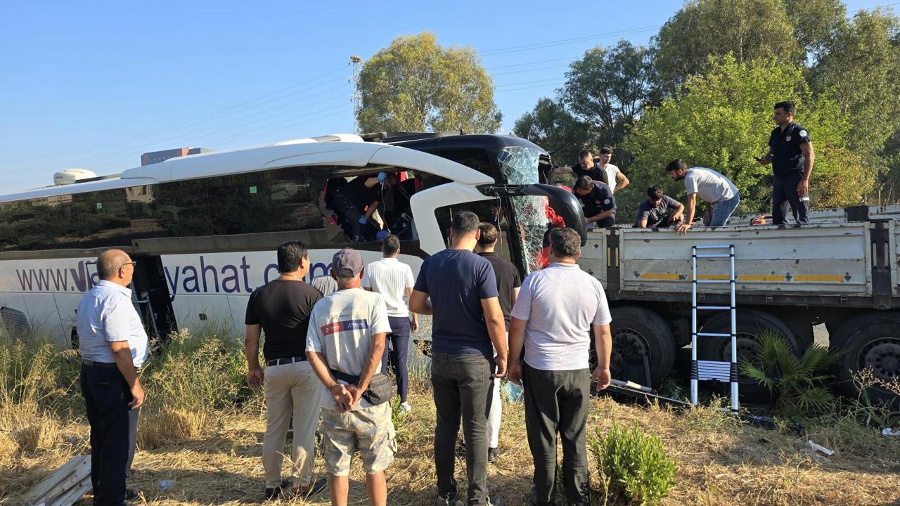 Yaralılar ilk müdahalenin ardından hastaneye kaldırıldı.