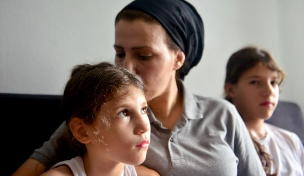 11 yaşındaki Ayşeg&uuml;l 3 yıldır seslere hasret! Ailenin tek isteği var