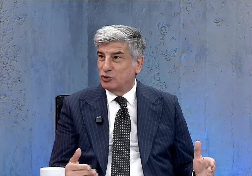 Terörsüz Türkiye Platformu Başkanı Turgut Lenk'in katıldığı Ulusal Kanal canlı yayınından bir görsel.