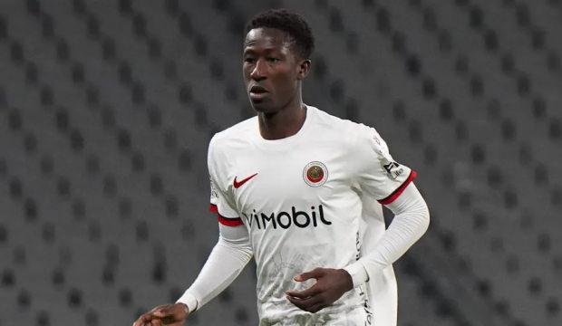 2 bin dolara gelmişti! S&uuml;per Lig ekibine milyonlar kazandırarak gidiyor