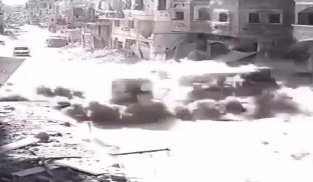 İsrail'den a&ccedil;ık al&ccedil;aklık: Gazze'de ambulansı b&ouml;yle vurdular