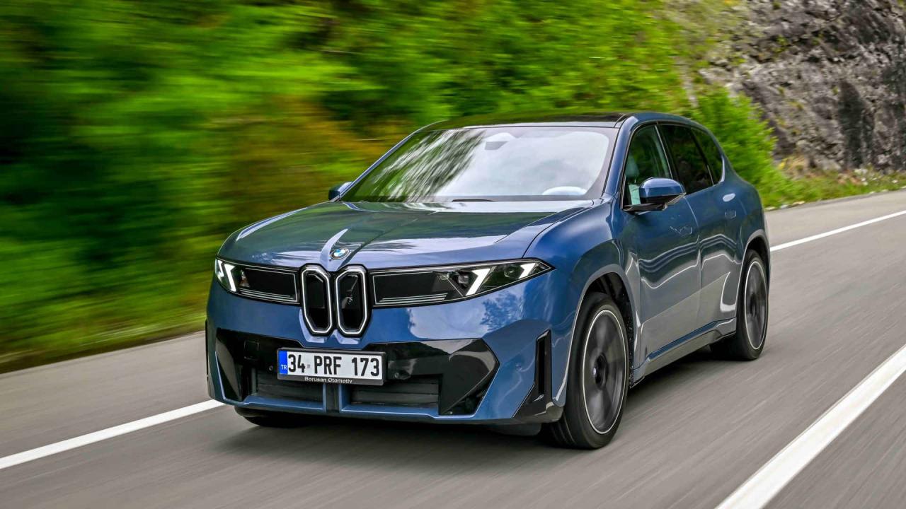 BMW’nin yeni nesil elektrikli SUV modeli iX3, uzun menzil performansı ve yeni batarya teknolojisiyle dikkat çekiyor.