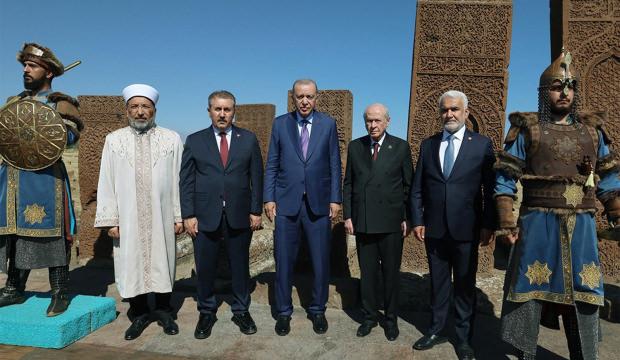 Yapıcıoğlu&rsquo;ndan Malazgirt mesajı