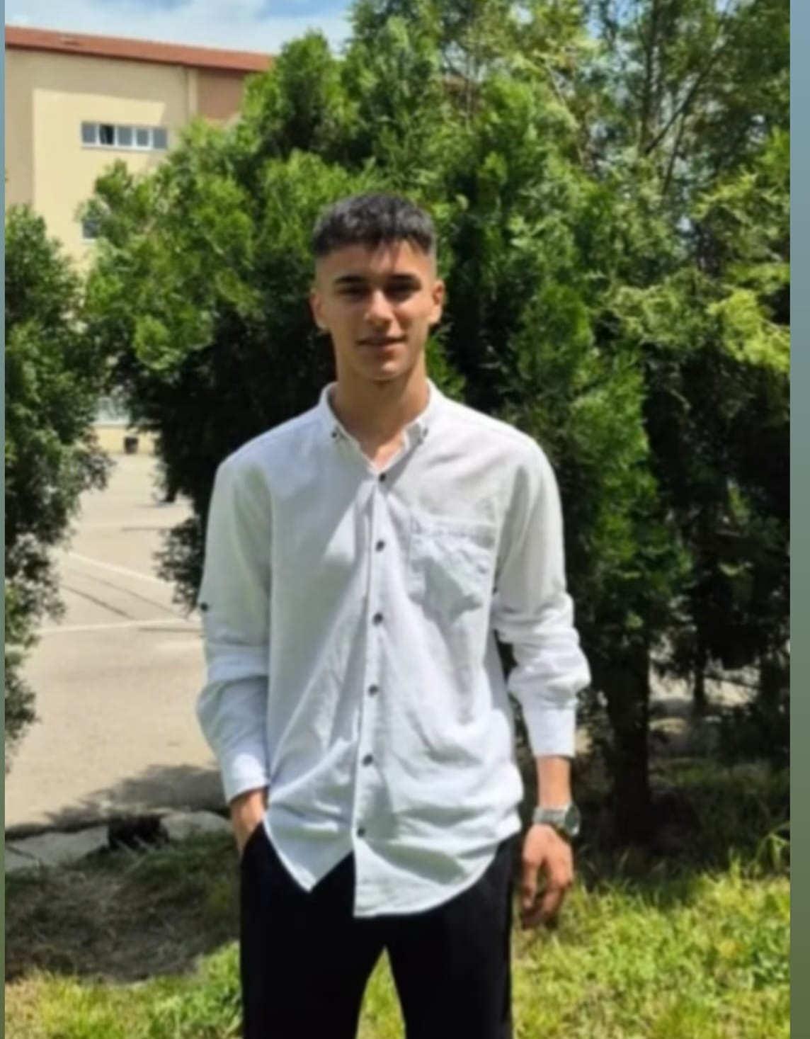 19 yaşındaki Berat, odasında ölü bulundu.