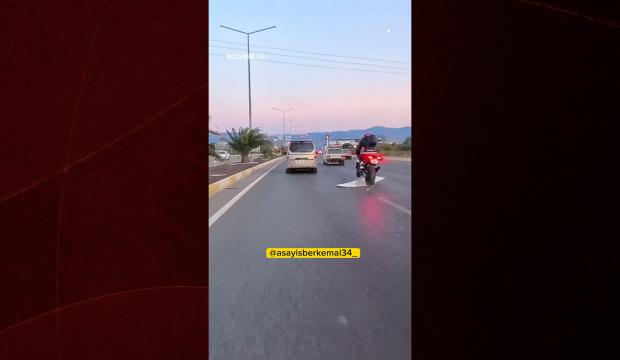 Edremit'te motosiklet s&uuml;r&uuml;c&uuml;s&uuml; &ouml;l&uuml;mden kıl payı kurtuldu!