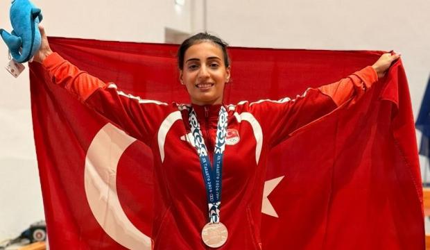 Altını 2 sayıyla ka&ccedil;ırdı! Bursa'nın gururundan Akdeniz Oyunları&rsquo;nda g&uuml;m&uuml;ş madalya