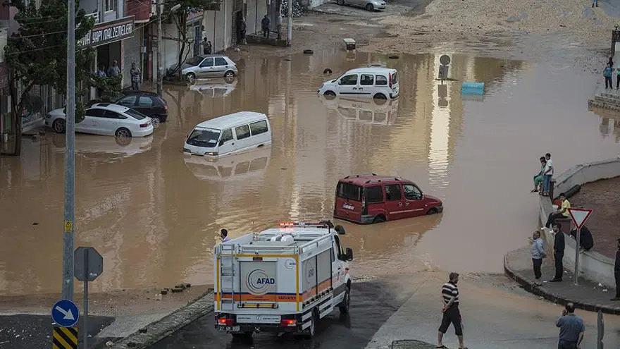 Meteoroloji haritayı paylaştı 26 il için son dakika uyarısı! Sel ve su baskınlarına dikkat
