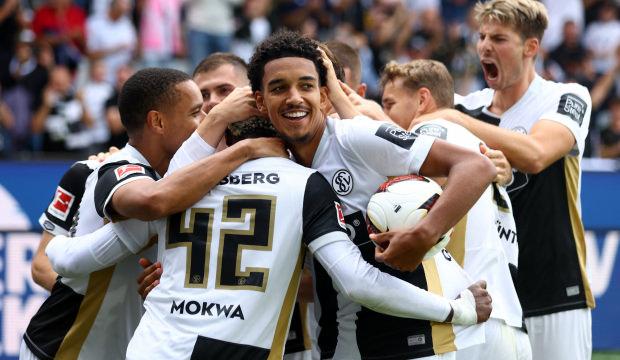 Beşiktaş'ın rakibi ilk haftada dağıldı! 5 goll&uuml; ma&ccedil;ta ligin yeni ekibine yenildiler