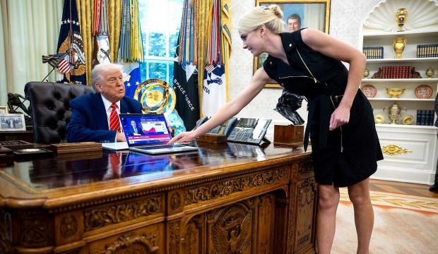 Beyaz Saray'ı &ccedil;alkalayan iddia: Melania Trump spek&uuml;lasyonlardan 'rahatsız' oldu