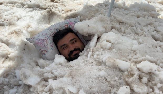 Erzincan'da kara g&ouml;m&uuml;ld&uuml;! Kar tatili dedikleri bu olsa gerek