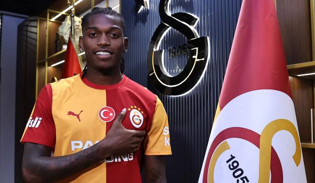 Galatasaray Rafael Leao'yu a&ccedil;ıkladı!