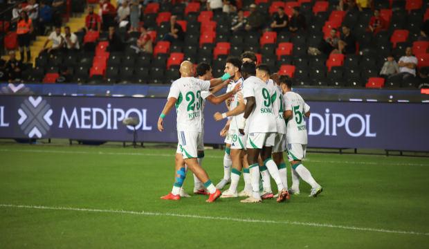 Gaziantep'te &Ccedil;aykur Rizespor r&uuml;zgarı! Fişi ilk yarıda &ccedil;ektiler