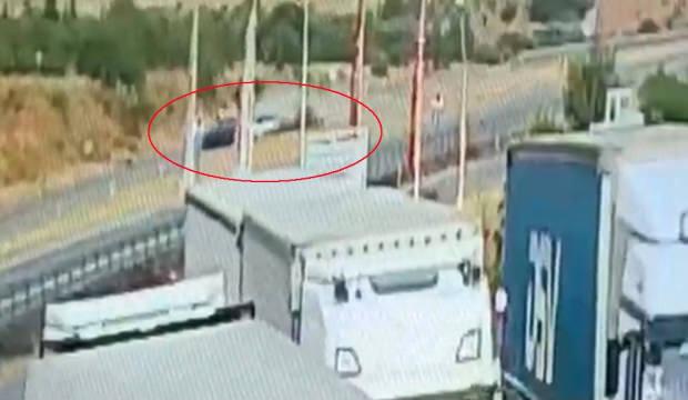 Gaziantep'te d&ouml;rt kişinin &ouml;ld&uuml;ğ&uuml; feci kaza saniye saniye g&uuml;venlik kamerasında!