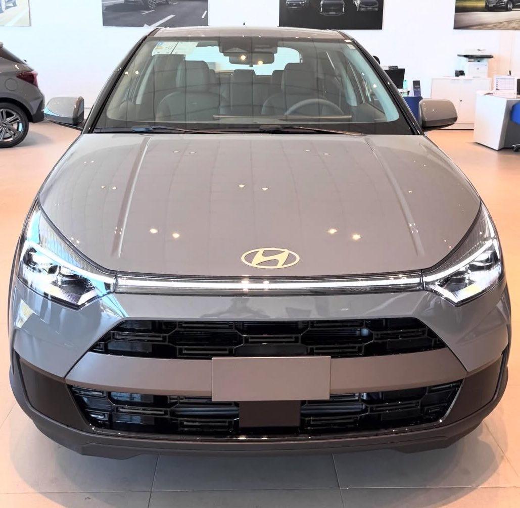 Yeni nesil Hyundai i20'nin ön bölümünde Y formundaki gündüz LED'leri dikkat çekiyor.