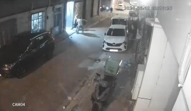 Kadına şiddeti engellemek isteyen polisleri bı&ccedil;akladılar: 4 ş&uuml;pheli tutuklandı