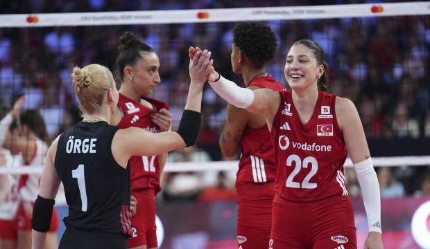 Kaybetsek de turladık! Filenin Sultanları son 16'da