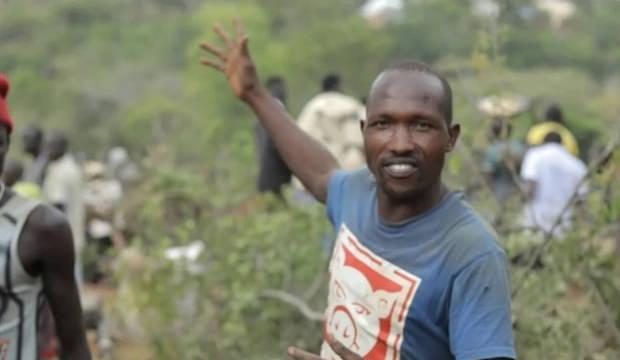 Kenya'da ke&ccedil;isini ararken altın buldu: T&uuml;m b&ouml;lgenin kaderi değişti