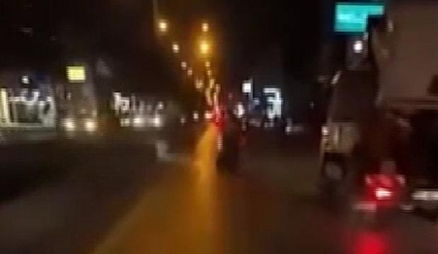 Mersin'de yaya ge&ccedil;idindeki feci kaza kask kamerasında