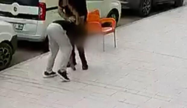 Polisten ka&ccedil;an ş&uuml;pheliyi vatandaş yakaladı, o anlar kamerada