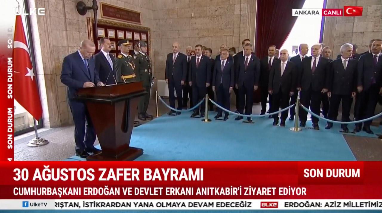 Cumhurbaşkanı Erdoğan, Anıtkabir özel defterini imzaladıktan sonra birlik mesajı verdi.