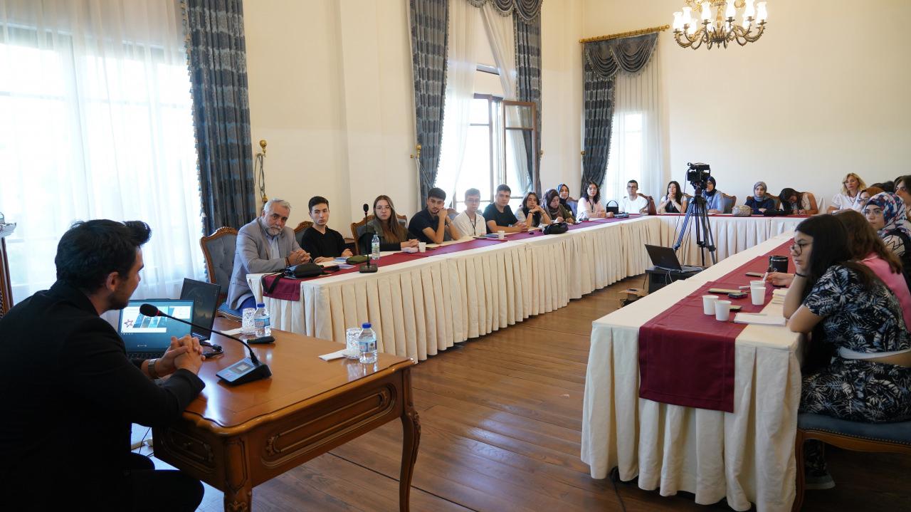 Dijital Vatan Akademisi'nin 20 Ağustos Perşembe günü tarihli 'Veri Güvenliği, Sosyal Medya ve Yapay Zekâ' dersinden bir görsel.