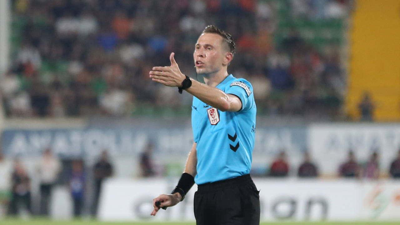 Alanyaspor-Beşiktaş maçının orta hakemi Adnan Deniz Kayatepe