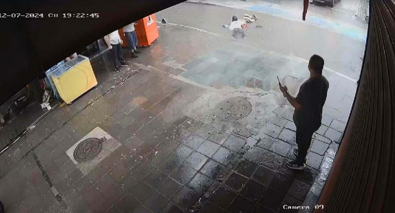  İnanç Öktemay (44) ile Özge Ceren Deniz'in (23) akıma kapıldığı anlar.