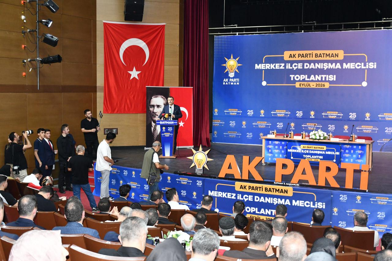 Milli Eğitim Bakanı Yusuf Tekin, Batman'daki programları kapsamında İl Kültür ve Turizm Müdürlüğü Konferans Salonu'nda AK Parti İl Başkanlığınca düzenlenen 'Merkez İlçe Danışma Meclisi Toplantısı'na katılarak konuşma yaptı.