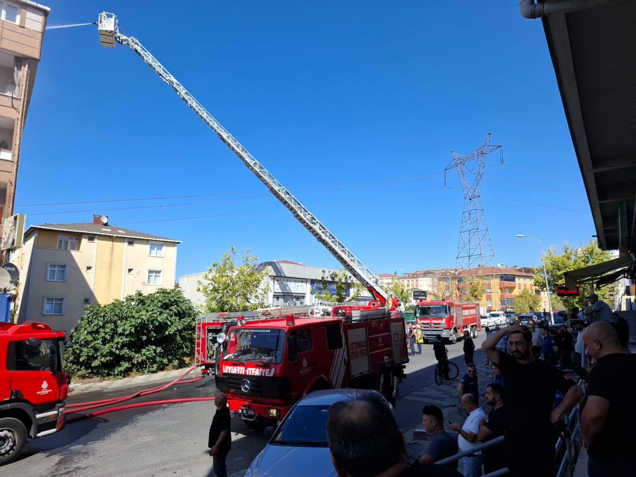 Olay yerine çok sayıda ekip sevk edildi.