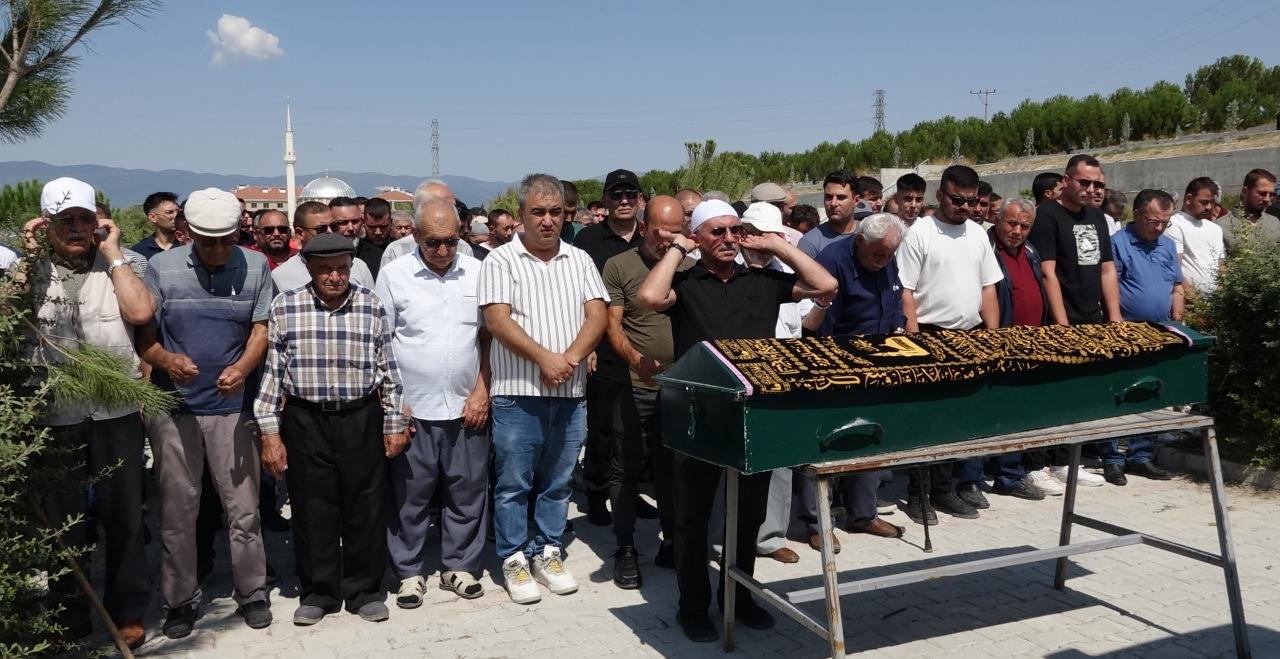 Son yolculuğuna uğurlandı. 
