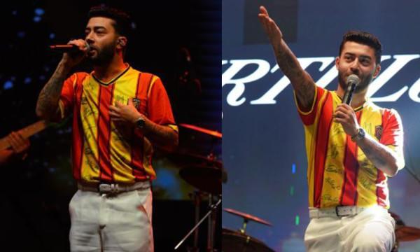 Konseri yarıda bırakıp sahneyi terk etti! Kurtuluş Kuş konserinde arbade &ccedil;ıktı