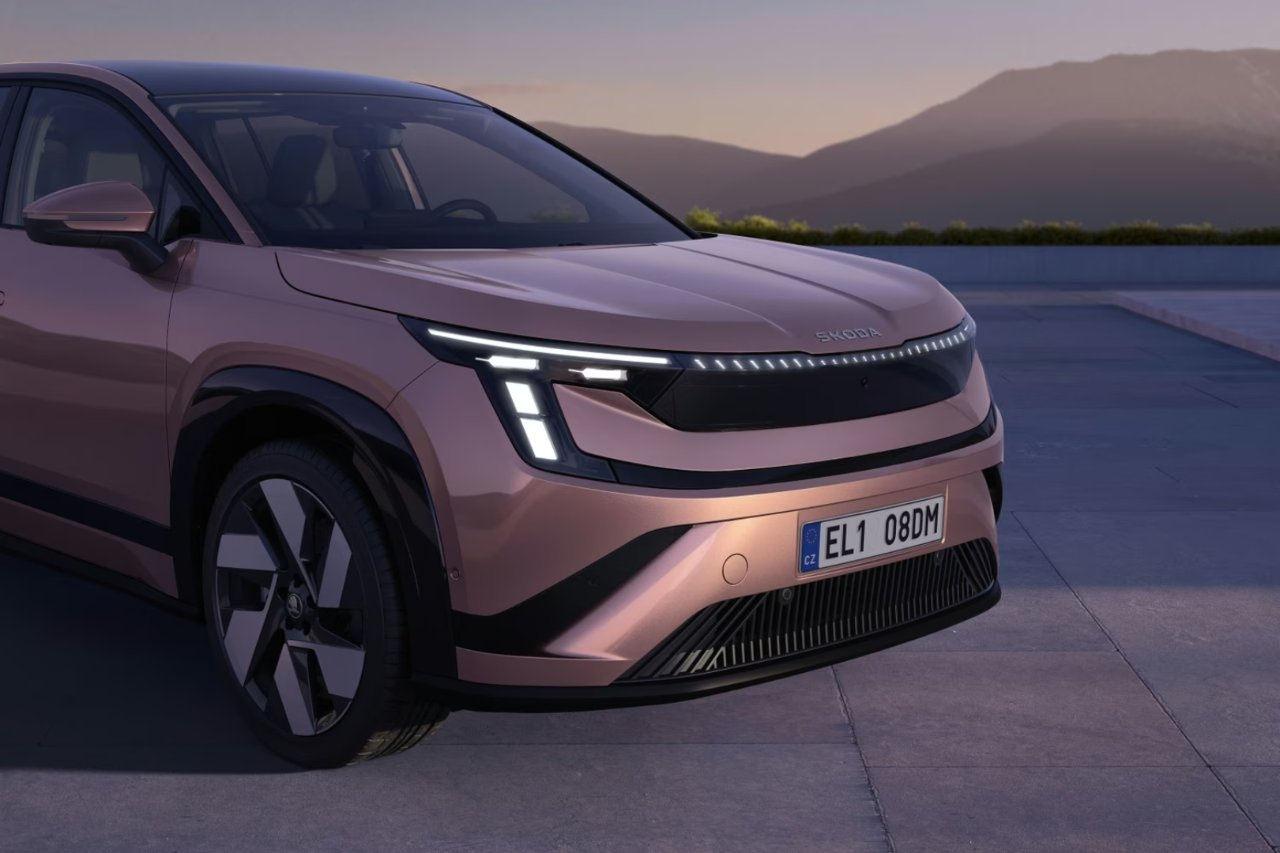 Skoda'nın en büyük SUV modeli PEAQ, 7 kişilik yapısı, farklı batarya ve motor seçenekleri, 936 kilometrelik menzil denemesi ve 2028'de Türkiye'ye gelme planıyla dikkat çekiyor.