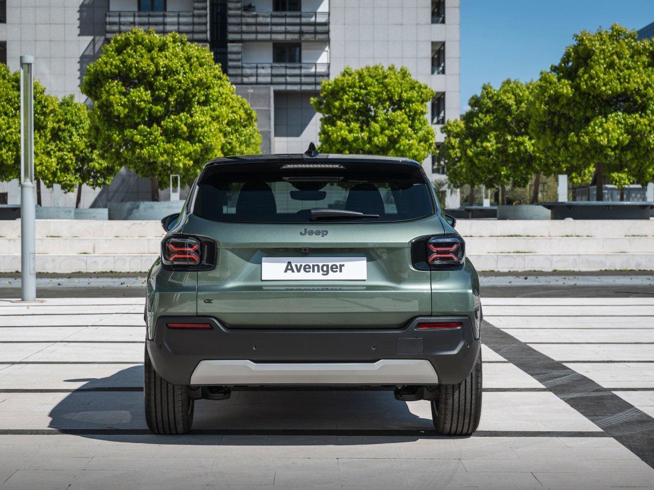 Jeep Avenger'ın arkadan görünümü