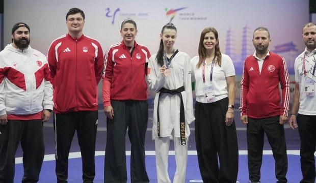 Taekwondo'da Elif Sude Akg&uuml;l ile g&uuml;ld&uuml;k