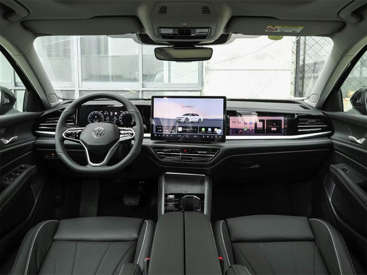 Yenilenen Volkswagen Passat Pro, çift ekranlı kokpiti ve lansmana özel fiyatıyla Çin pazarında satışa sunuluyor.