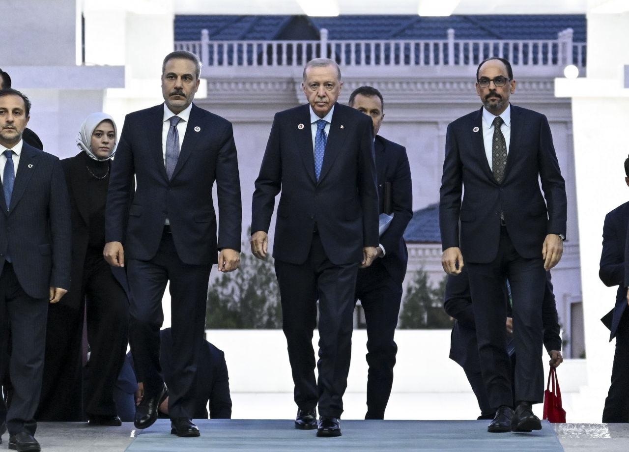 İbrahim Kalın yeni imajıyla dikkat çekti