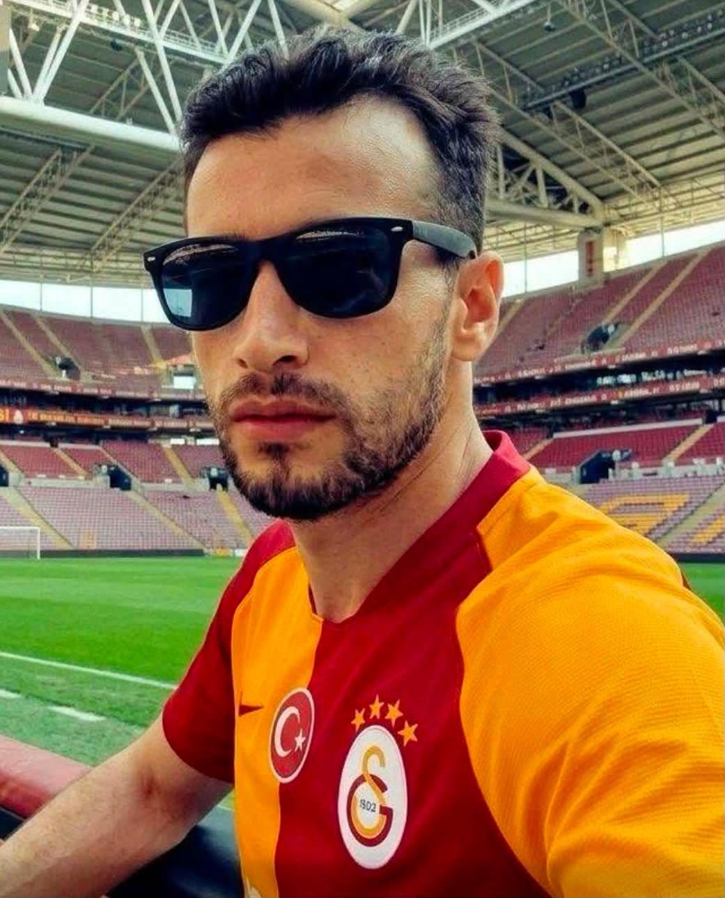 Tanju Özçiftçi, bıçaklanarak öldürüldü.