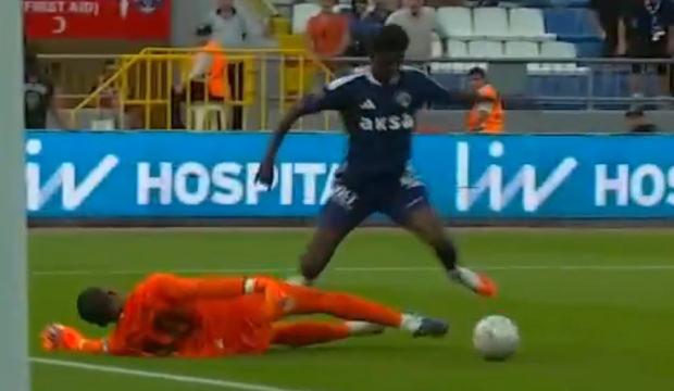 Emre Bel&ouml;zoğlu 'Skandal' dedi! Verilmeyen penaltı g&uuml;ndem oldu