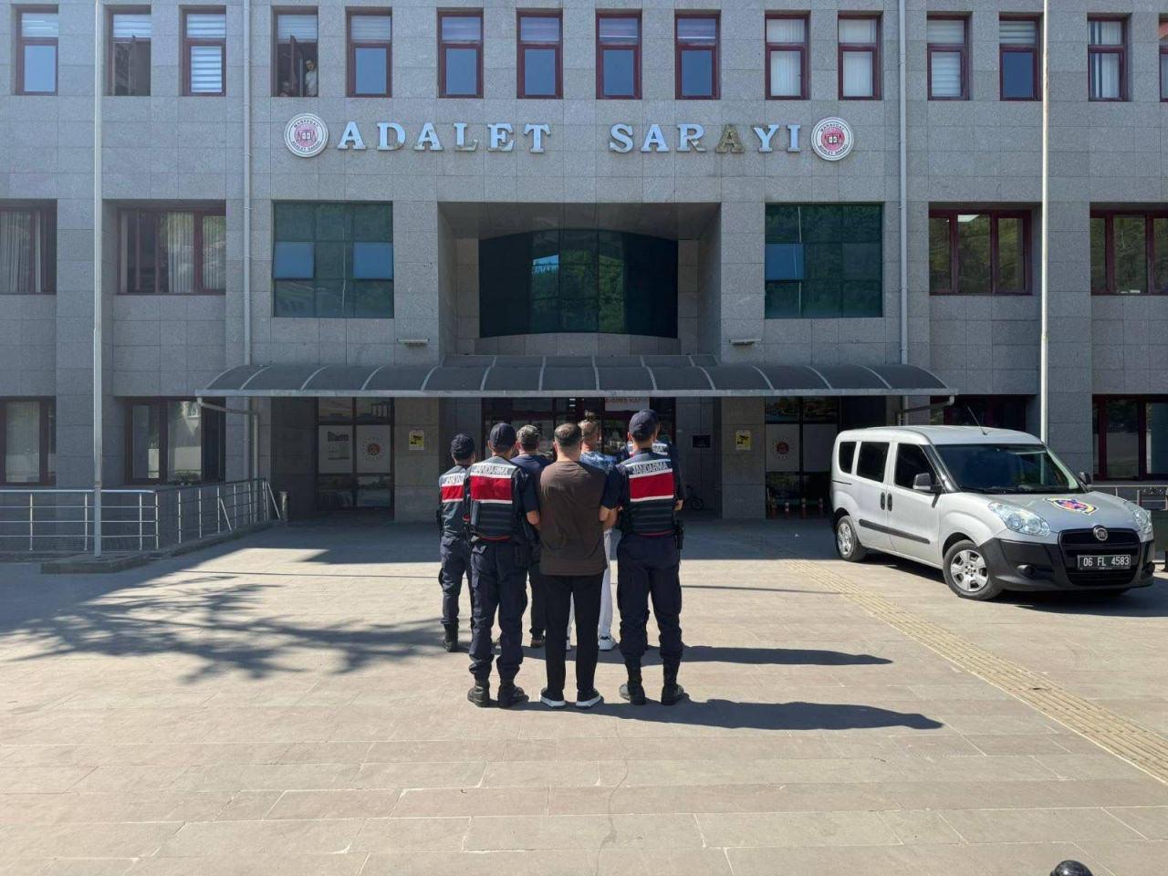 Operasyon kapsamında 6 şüpheli gözaltına alındı.