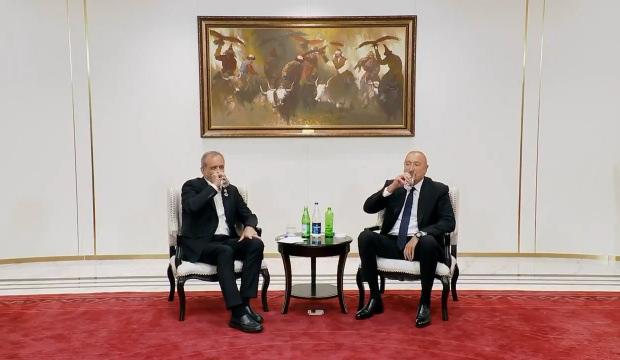 Aliyev ile Pezeşkiyan arasında g&uuml;l&uuml;mseten "su" diyaloğu