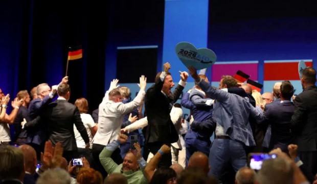 Almanya'da tarihi gece! D&uuml;nya bu se&ccedil;im konuşuyor: Rekor oyla AfD kazandı