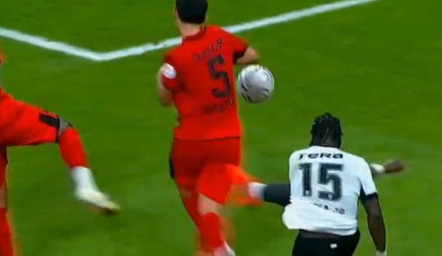 Dolmabah&ccedil;e'de VAR devrede! Hakem penaltı noktasını g&ouml;sterdi