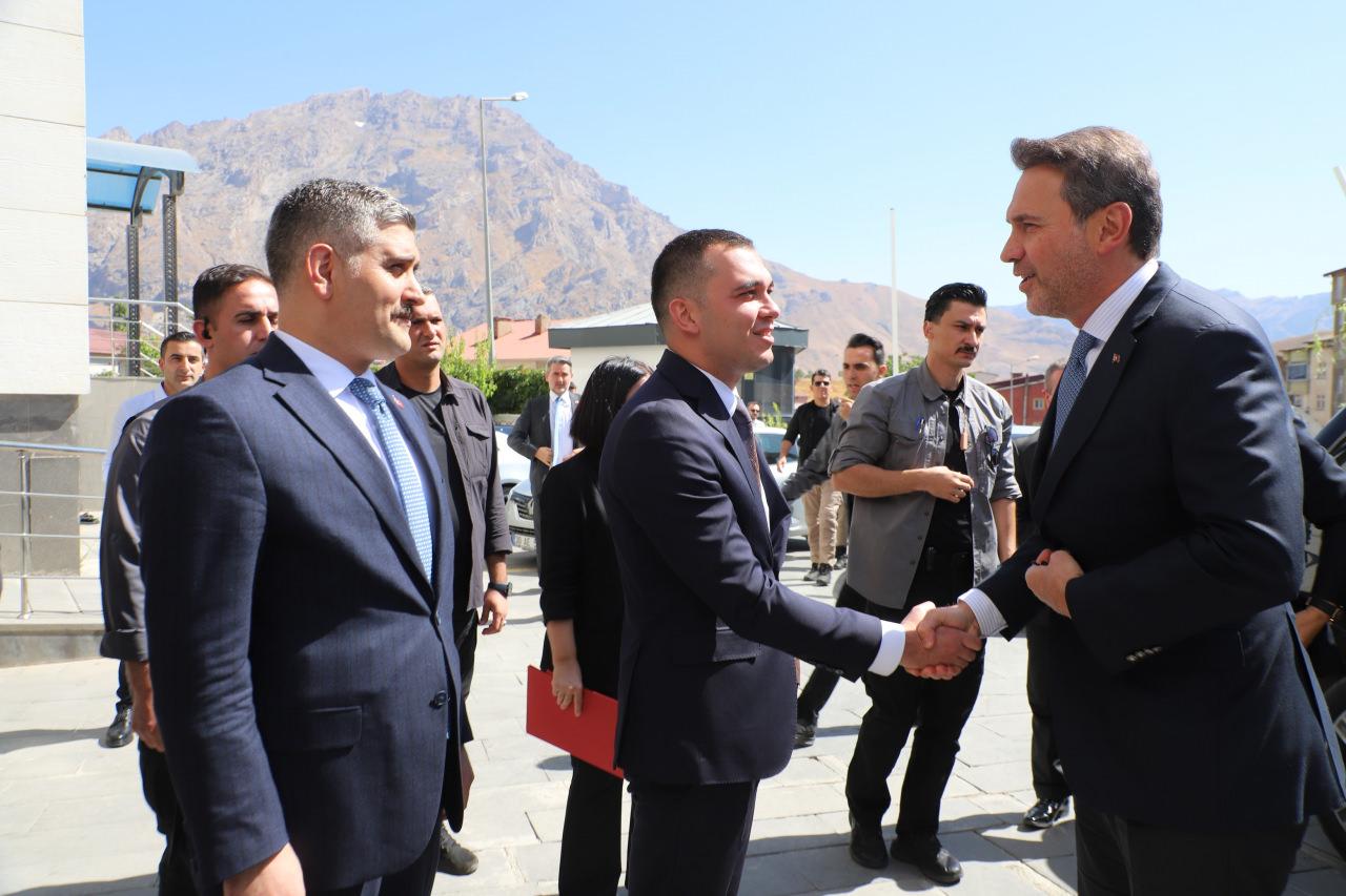 Enerji ve Tabii Kaynaklar Bakanı Alparslan Bayraktar Hakkari'de
