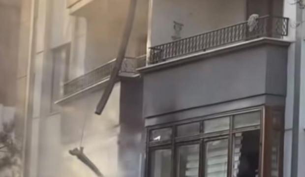 Elektrikli ara&ccedil; şarj istasyonunda &ccedil;ıkan yangın daireye sı&ccedil;radı